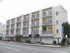 市住解体し文化センター駐車場に